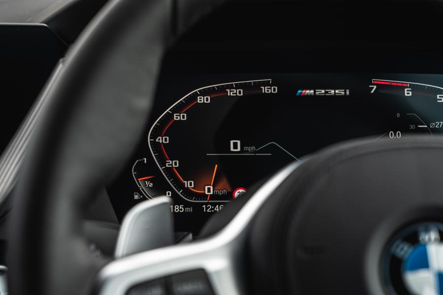 Панель приборов BMW M235i xDrive Gran Coupe (F44) 2020 года  (UK) (фото 35 из 47)
